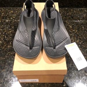 Women’s Serena Crocs Size 7 NEW